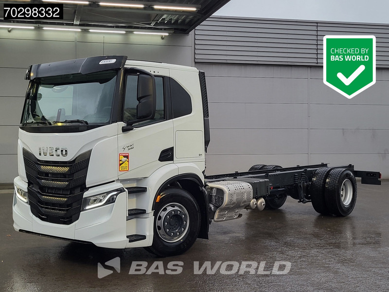Iveco S-Way 340 4X2 NEW chassis! Automatic Navi ACC LED Euro 6 - Kabiinišassiiga veoauto: pilt 1 Iveco S-Way 340 4X2 NEW chassis! Automatic Navi ACC LED Euro 6 - Kabiinišassiiga veoauto: pilt 1