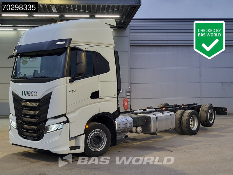 Iveco S-Way 530 6X2 NEW chassis! Retarder Standairco Lift+Steering-Axle Automatic LED ACC Euro 6 - Kabiinišassiiga veoauto: pilt 1 Iveco S-Way 530 6X2 NEW chassis! Retarder Standairco Lift+Steering-Axle Automatic LED ACC Euro 6 - Kabiinišassiiga veoauto: pilt 1