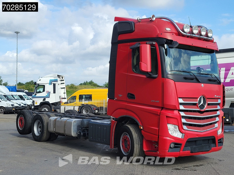 Mercedes-Benz Actros 2548 Actros 6X2 BigSpace Retarder PTO Liftachse Xenon ACC Navi Euro 6 - Kabiinišassiiga veoauto: pilt 3 Mercedes-Benz Actros 2548 Actros 6X2 BigSpace Retarder PTO Liftachse Xenon ACC Navi Euro 6 - Kabiinišassiiga veoauto: pilt 3