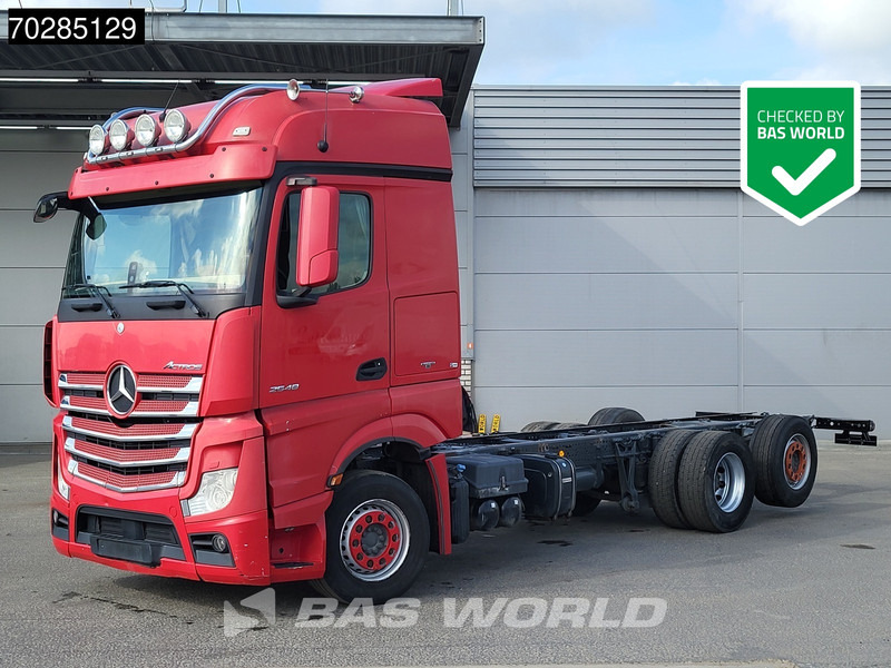 Mercedes-Benz Actros 2548 Actros 6X2 BigSpace Retarder PTO Liftachse Xenon ACC Navi Euro 6 - Kabiinišassiiga veoauto: pilt 1 Mercedes-Benz Actros 2548 Actros 6X2 BigSpace Retarder PTO Liftachse Xenon ACC Navi Euro 6 - Kabiinišassiiga veoauto: pilt 1