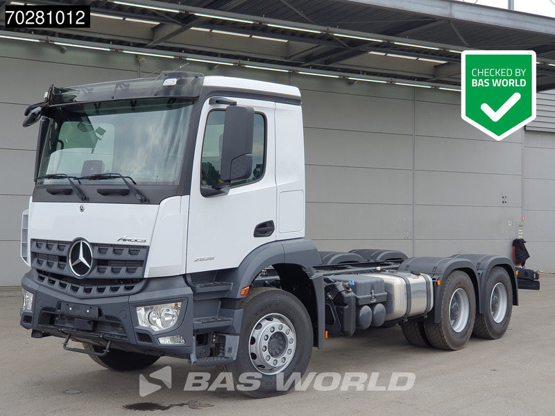 Mercedes-Benz Arocs 2636 6X4 NEW chassis Flange PTO Big-Axle Steelsuspension Euro 6 - Kabiinišassiiga veoauto: pilt 1 Mercedes-Benz Arocs 2636 6X4 NEW chassis Flange PTO Big-Axle Steelsuspension Euro 6 - Kabiinišassiiga veoauto: pilt 1