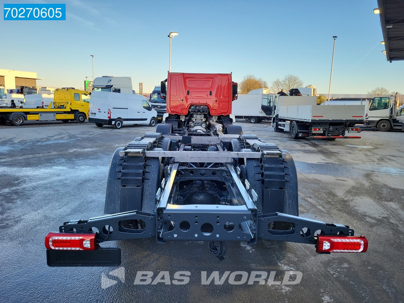 Mercedes-Benz Arocs 4843 8X4 NEW chassis RHD! Steel suspension Automatic Euro 6 - Kabiinišassiiga veoauto: pilt 3 Mercedes-Benz Arocs 4843 8X4 NEW chassis RHD! Steel suspension Automatic Euro 6 - Kabiinišassiiga veoauto: pilt 3