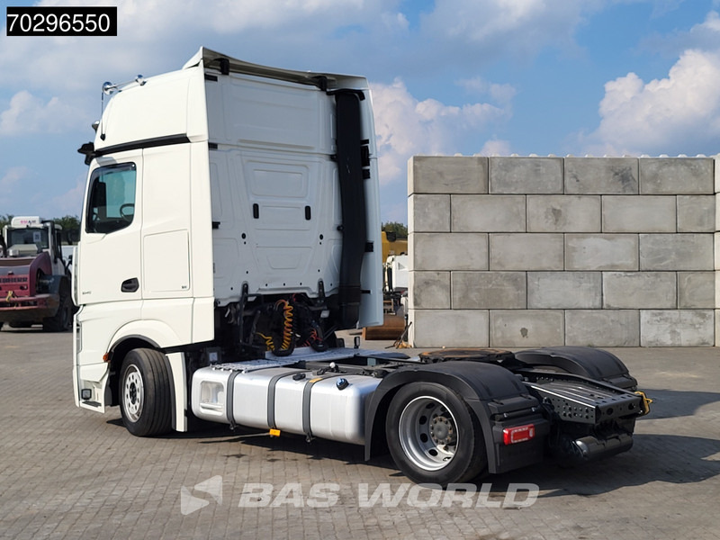 Mercedes-Benz Actros 1845 4X2 GigaSpace Mega Retarder 2x Tanks Standklima Xenon Euro 6 - Sadulveok: pilt 2 Mercedes-Benz Actros 1845 4X2 GigaSpace Mega Retarder 2x Tanks Standklima Xenon Euro 6 - Sadulveok: pilt 2