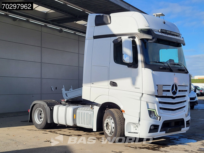 Mercedes-Benz Actros 1851 Actros 4X2 GigaSpace ADR 2xTanks Xenon Euro 6 - Sadulveok: pilt 3 Mercedes-Benz Actros 1851 Actros 4X2 GigaSpace ADR 2xTanks Xenon Euro 6 - Sadulveok: pilt 3