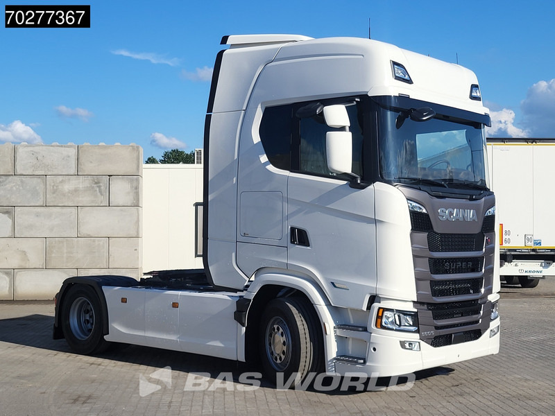 Scania S560 4X2 NEW! Retarder Full-Air 2xTanks Leder Standklima Navi ACC LED - Sadulveok: pilt 3 Scania S560 4X2 NEW! Retarder Full-Air 2xTanks Leder Standklima Navi ACC LED - Sadulveok: pilt 3