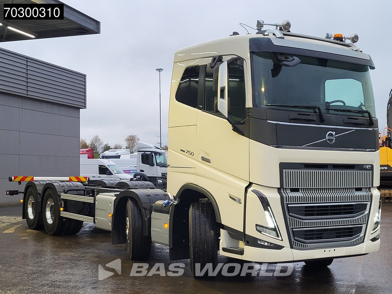 Volvo FH16 750 FH 8X4 NEW 8x4 chassis! Air suspension Big-Axle Automatic VEB+ Euro 6 - Kabiinišassiiga veoauto: pilt 3 Volvo FH16 750 FH 8X4 NEW 8x4 chassis! Air suspension Big-Axle Automatic VEB+ Euro 6 - Kabiinišassiiga veoauto: pilt 3