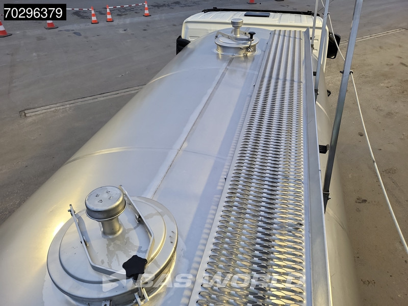Volvo FM 330 4X2 11.500ltr Silo 2 compartments Stainless steel Automatic Xenon Navi Euro 5 - Tsisternauto: pilt 5 Volvo FM 330 4X2 11.500ltr Silo 2 compartments Stainless steel Automatic Xenon Navi Euro 5 - Tsisternauto: pilt 5