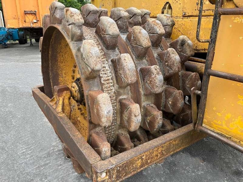Tihendaja Caterpillar 825 + porte engins: pilt 16