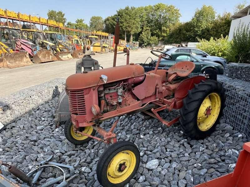 MASSEY-HARRIS PONY 812 - Traktor: pilt 1 MASSEY-HARRIS PONY 812 - Traktor: pilt 1