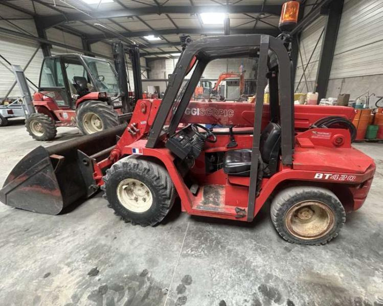 Manitou Buggiscopic BT420 - Teleskooplaadur: pilt 2 Manitou Buggiscopic BT420 - Teleskooplaadur: pilt 2