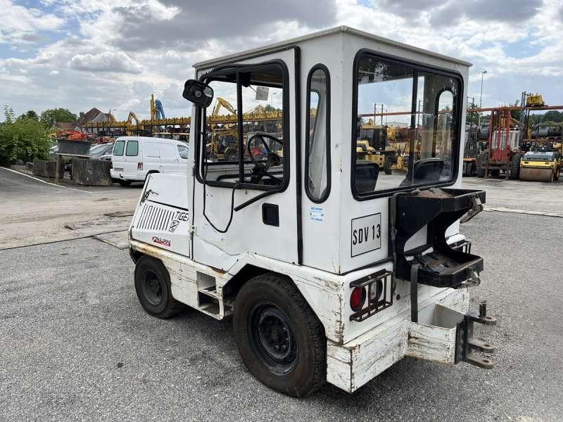 TAYLOR-DUNN TC-40 - Traktor: pilt 5 TAYLOR-DUNN TC-40 - Traktor: pilt 5