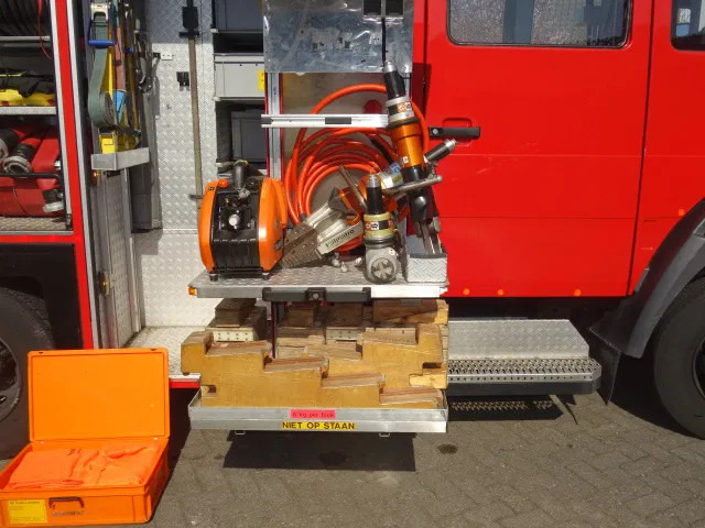 MAN LE 250 godiva pump with holmatro set - Tuletõrjeauto: pilt 3 MAN LE 250 godiva pump with holmatro set - Tuletõrjeauto: pilt 3