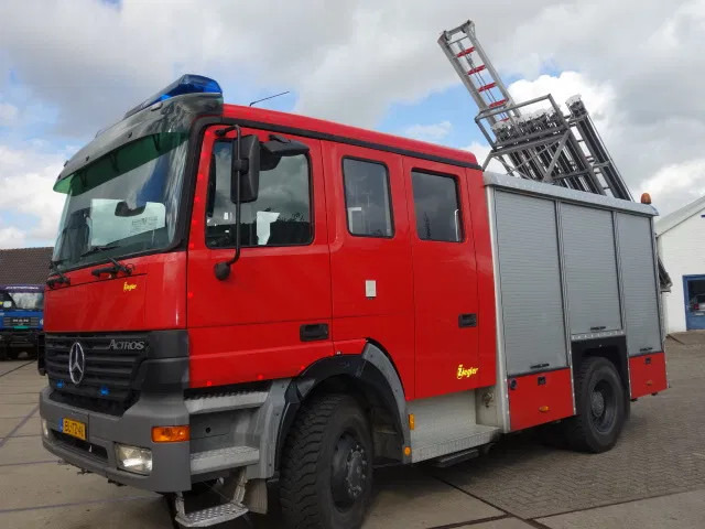 Mercedes-Benz Actros 1831 4X4 ZIEGLER BOMBEROS POMP,2500 L TANK - Tuletõrjeauto: pilt 3 Mercedes-Benz Actros 1831 4X4 ZIEGLER BOMBEROS POMP,2500 L TANK - Tuletõrjeauto: pilt 3