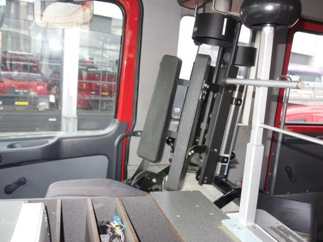 Tuletõrjeauto Mercedes-Benz Actros 1831 4X4 ZIEGLER BOMBEROS POMP,2500 L TANK: pilt 11