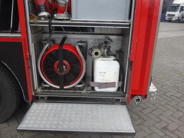 Tuletõrjeauto Mercedes-Benz Atego 1426 ZIEGLER 2000 LITER EURO 5: pilt 11