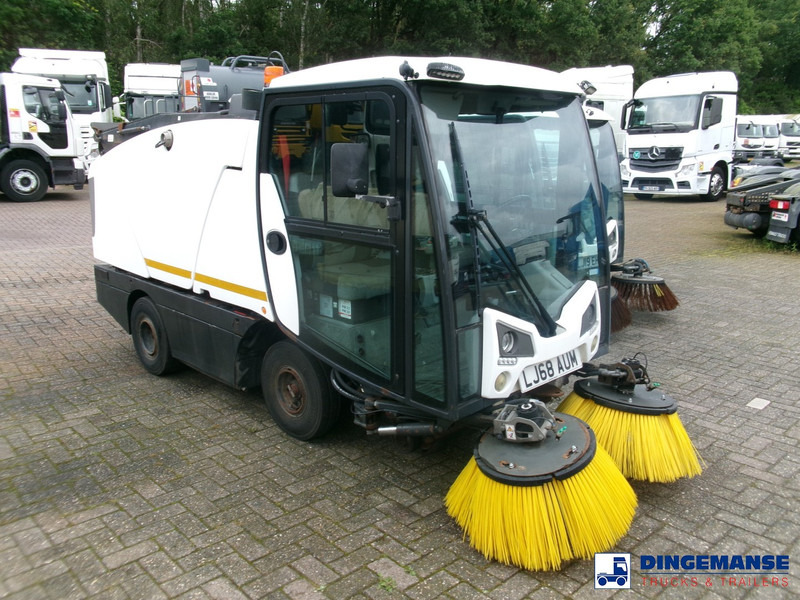 Johnston C202 compact street sweeper - Tänavapühkimismasin: pilt 2 Johnston C202 compact street sweeper - Tänavapühkimismasin: pilt 2