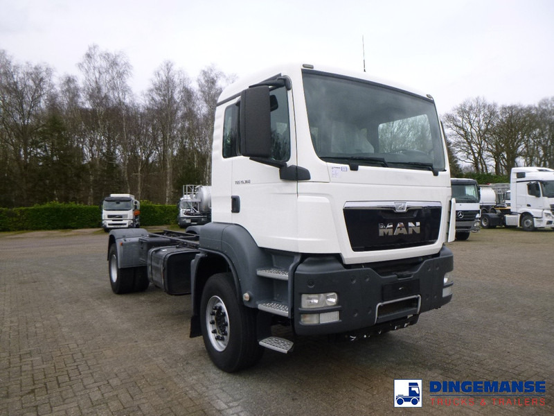 MAN TGS 19.360 4X2 BBS manual Euro 2 chassis + PTO - Kabiinišassiiga veoauto: pilt 2 MAN TGS 19.360 4X2 BBS manual Euro 2 chassis + PTO - Kabiinišassiiga veoauto: pilt 2