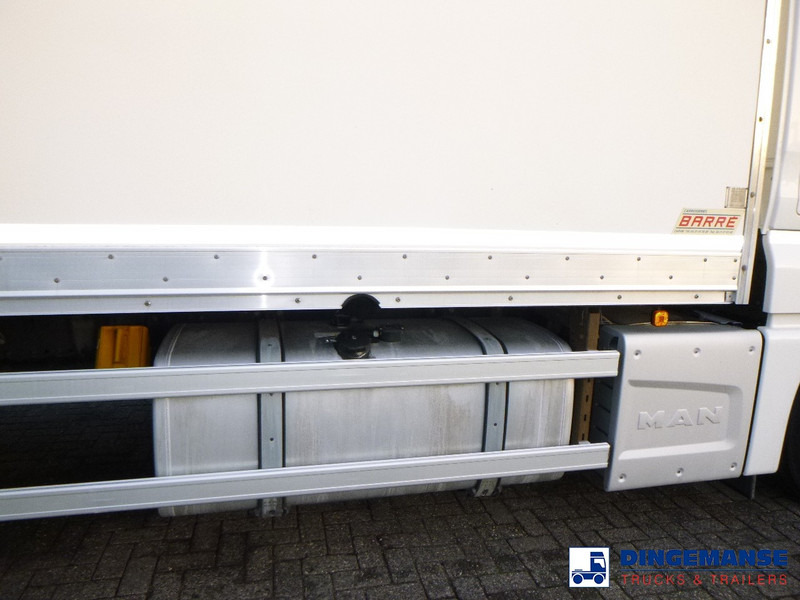 Kasti veoauto MAN TGX 26.440 6X2 high volume + Fruehauf closed box trailer: pilt 12