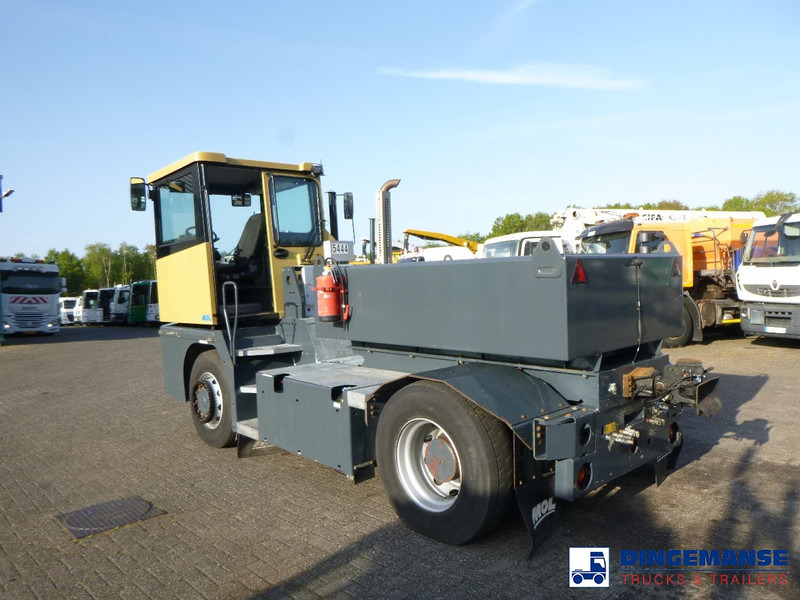 MOL RM 255 4X4 terminal drawbar tractor 150 ton - Laotraktor: pilt 3 MOL RM 255 4X4 terminal drawbar tractor 150 ton - Laotraktor: pilt 3