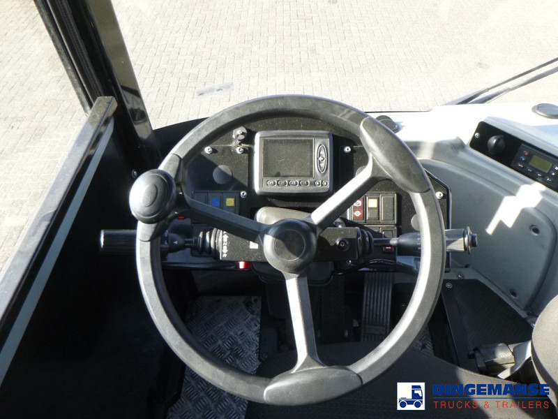 Laotraktor MOL RM 255 4X4 terminal drawbar tractor 150 ton: pilt 9