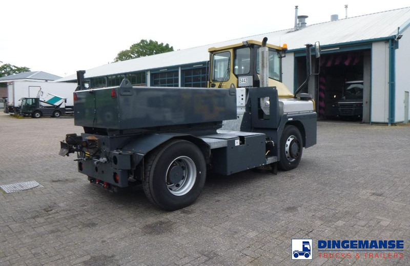 MOL RM 255 4X4 terminal drawbar tractor 150 ton - Laotraktor: pilt 4 MOL RM 255 4X4 terminal drawbar tractor 150 ton - Laotraktor: pilt 4