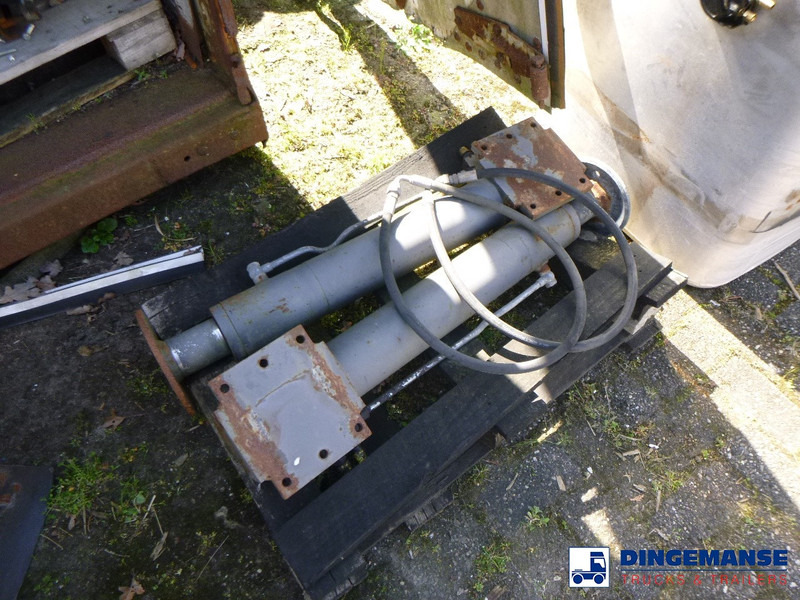 Onbekend 2 Support legs for loading crane - Hüdrauliline silinder: pilt 1 Onbekend 2 Support legs for loading crane - Hüdrauliline silinder: pilt 1