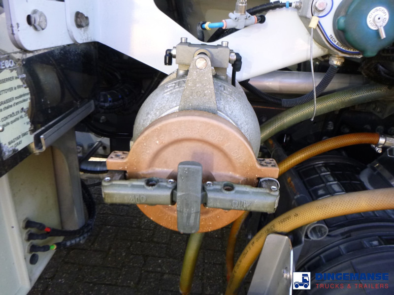 Renault Premium 270 dxi 4x2 fuel tank 13.3 m3 / 4 comp liising Renault Premium 270 dxi 4x2 fuel tank 13.3 m3 / 4 comp: pilt 12