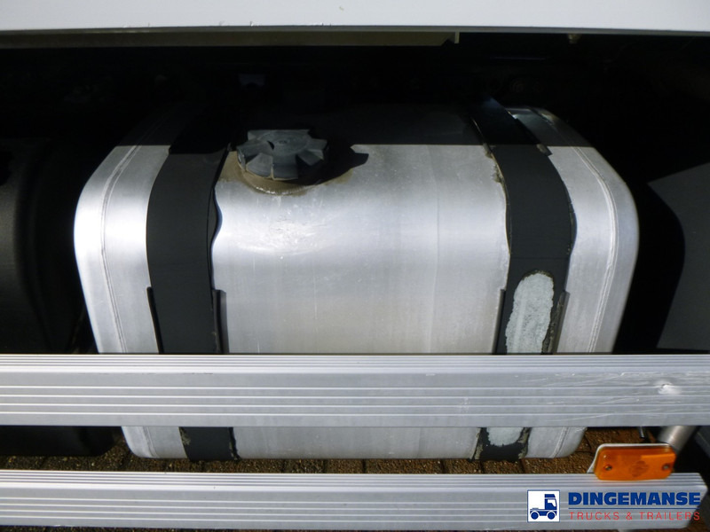 Renault Premium 270 dxi 4x2 fuel tank 13.3 m3 / 4 comp liising Renault Premium 270 dxi 4x2 fuel tank 13.3 m3 / 4 comp: pilt 8