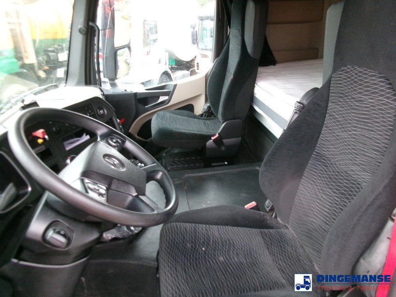 Interior photo 2: Sadulveok Mercedes-Benz Actros 1843 4x2 Euro 6 + ADR