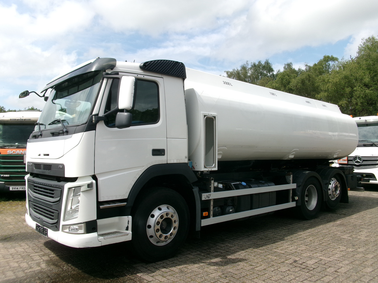 Tsisternauto transporditavad ained kütust Volvo FM 380 6X2 fuel tank 20.6 m3 / 4 comp: pilt 1