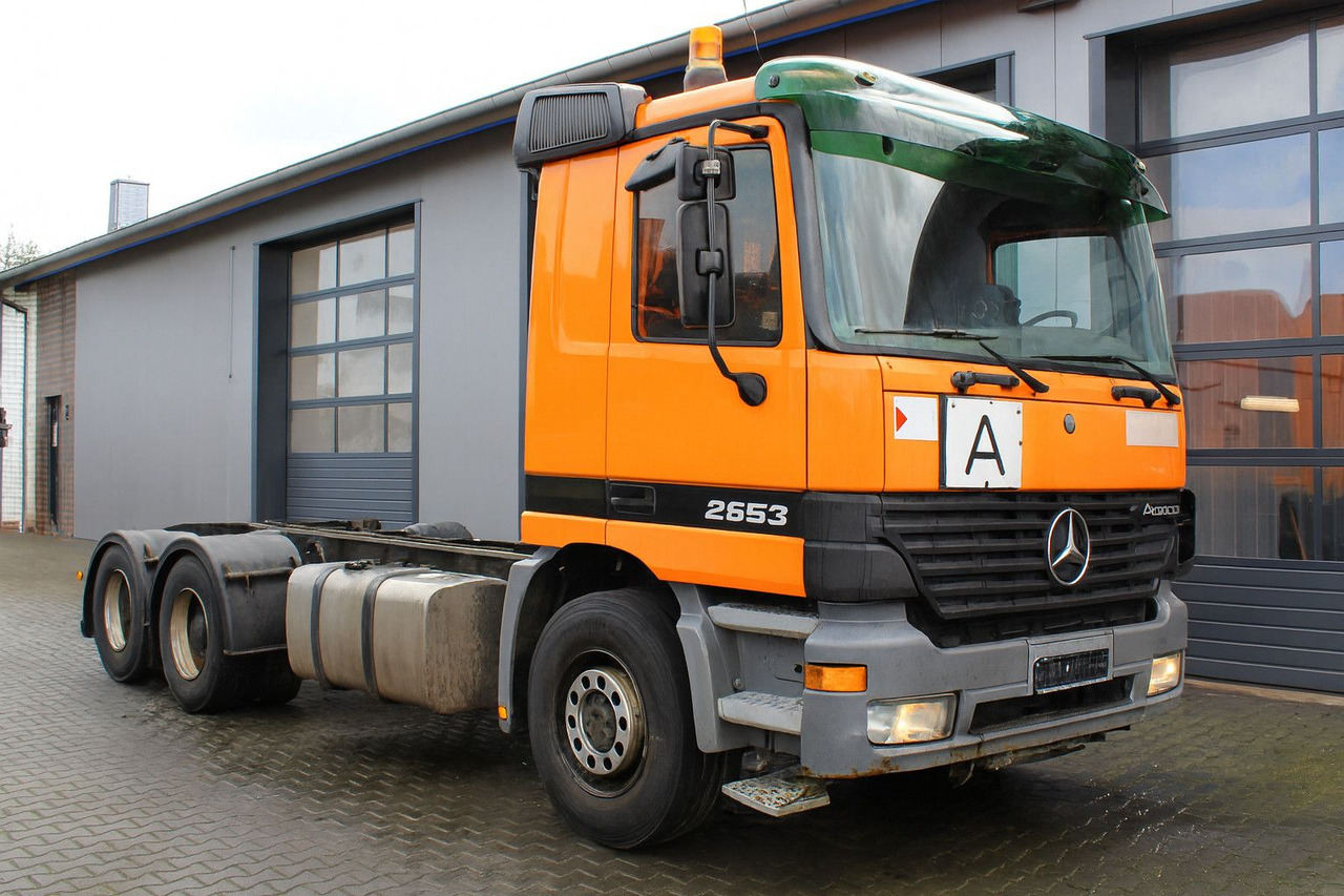 Mercedes-Benz Actros 2653 V8 6x4 Blatt-Luft EPS *clutch* - Kabiinišassiiga veoauto: pilt 1 Mercedes-Benz Actros 2653 V8 6x4 Blatt-Luft EPS *clutch* - Kabiinišassiiga veoauto: pilt 1