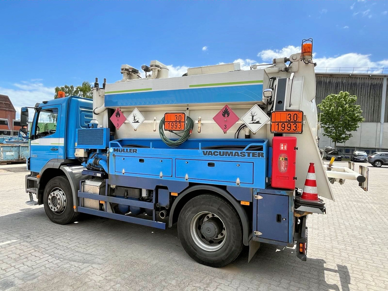 Mercedes-Benz Axor 1833 Müller 9,5m³ Saug u.Druck+HD-Spül +ADR - Vaakumveok: pilt 2 Mercedes-Benz Axor 1833 Müller 9,5m³ Saug u.Druck+HD-Spül +ADR - Vaakumveok: pilt 2