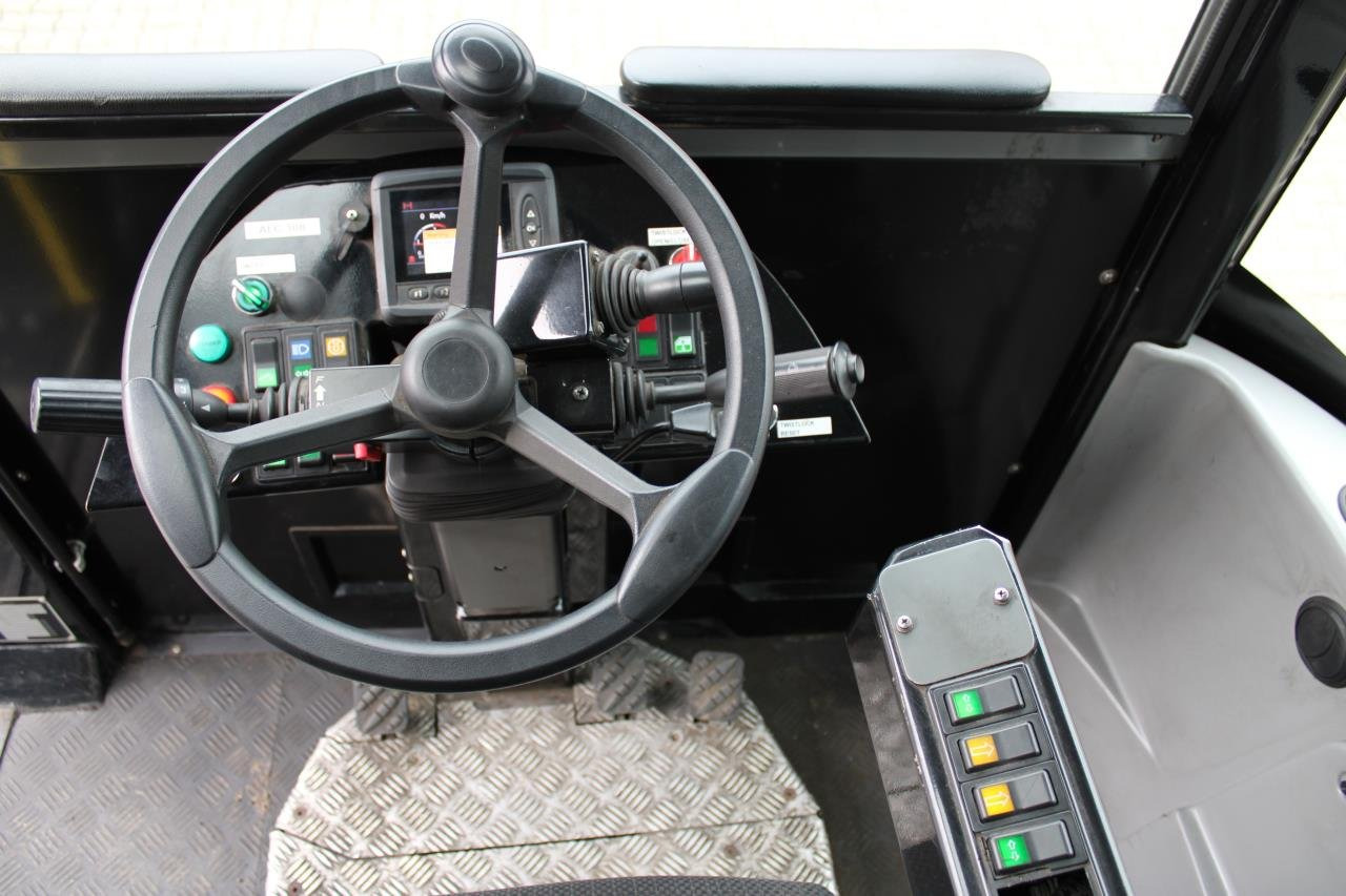 MOL RM255 4X4 - Laotraktor: pilt 4 MOL RM255 4X4 - Laotraktor: pilt 4