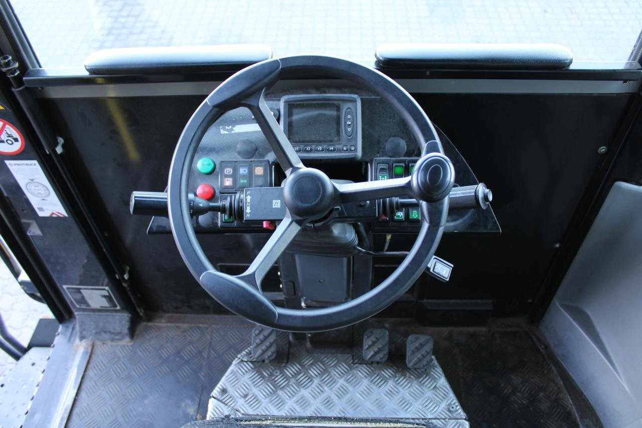 MOL RM255 4X4 - Laotraktor: pilt 4 MOL RM255 4X4 - Laotraktor: pilt 4