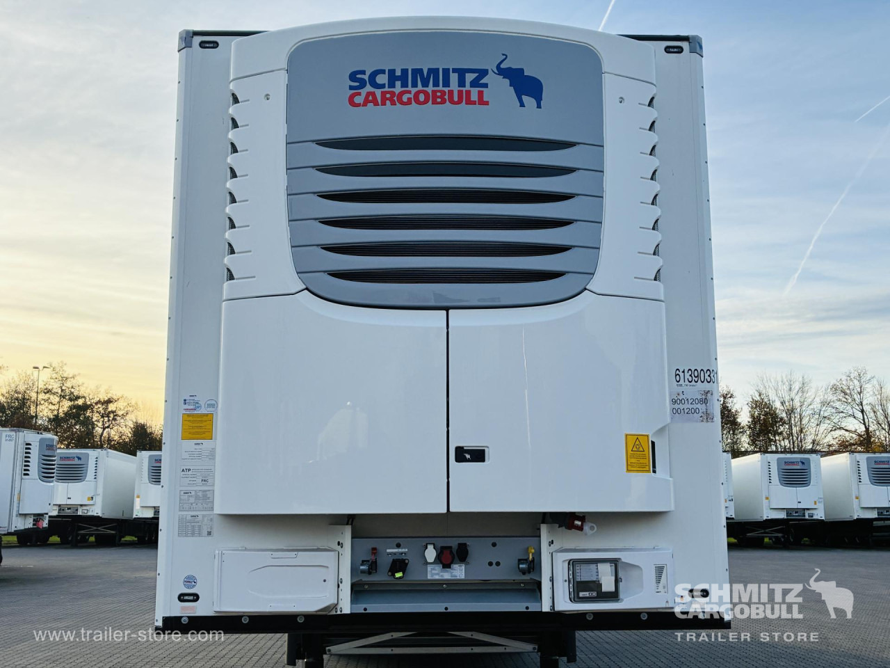 SCHMITZ Auflieger Tiefkühler Standard Double deck - Isotermiline poolhaagis: pilt 2 SCHMITZ Auflieger Tiefkühler Standard Double deck - Isotermiline poolhaagis: pilt 2