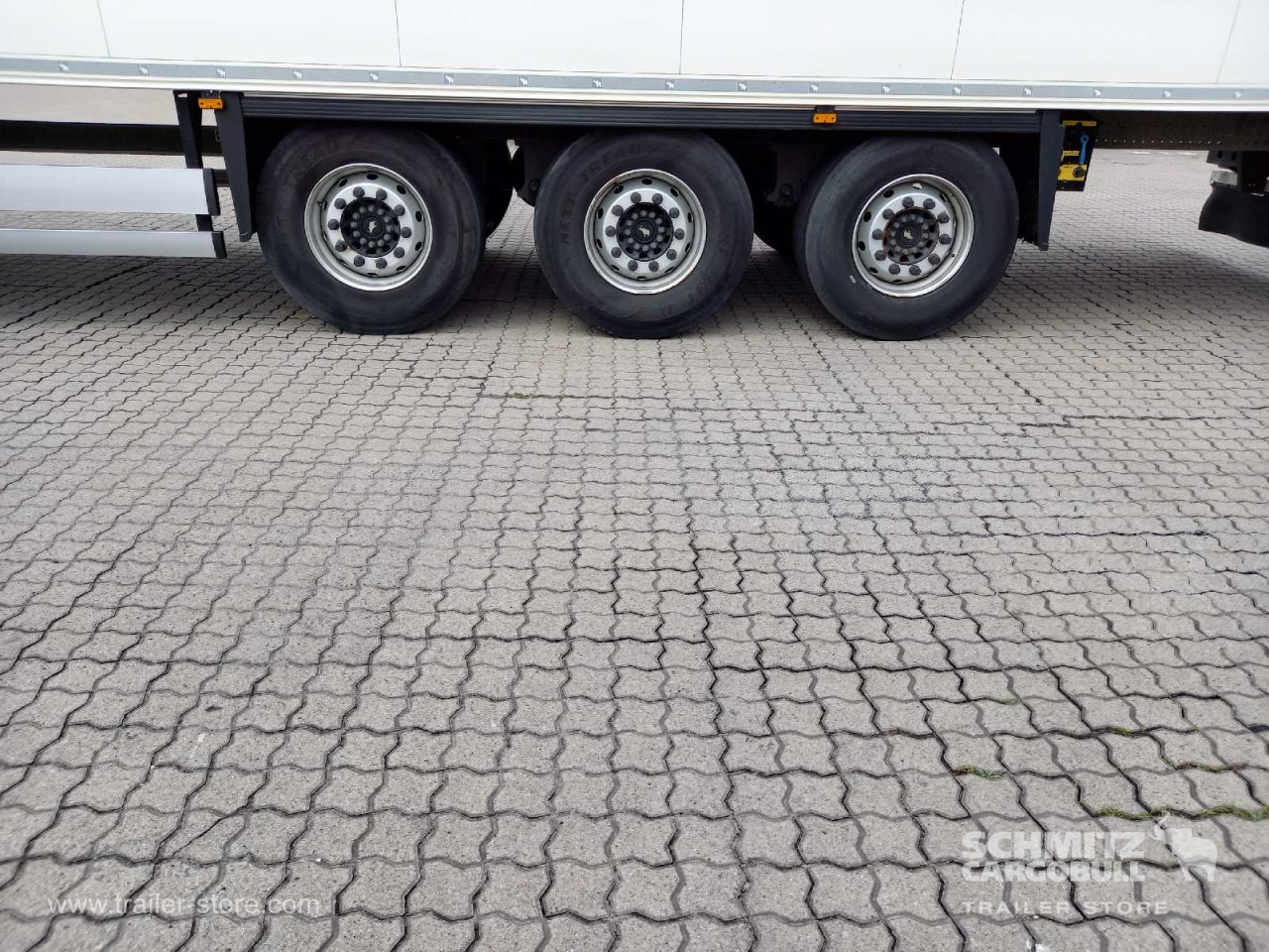 SCHMITZ Auflieger Tiefkühler Standard - Isotermiline poolhaagis: pilt 2 SCHMITZ Auflieger Tiefkühler Standard - Isotermiline poolhaagis: pilt 2
