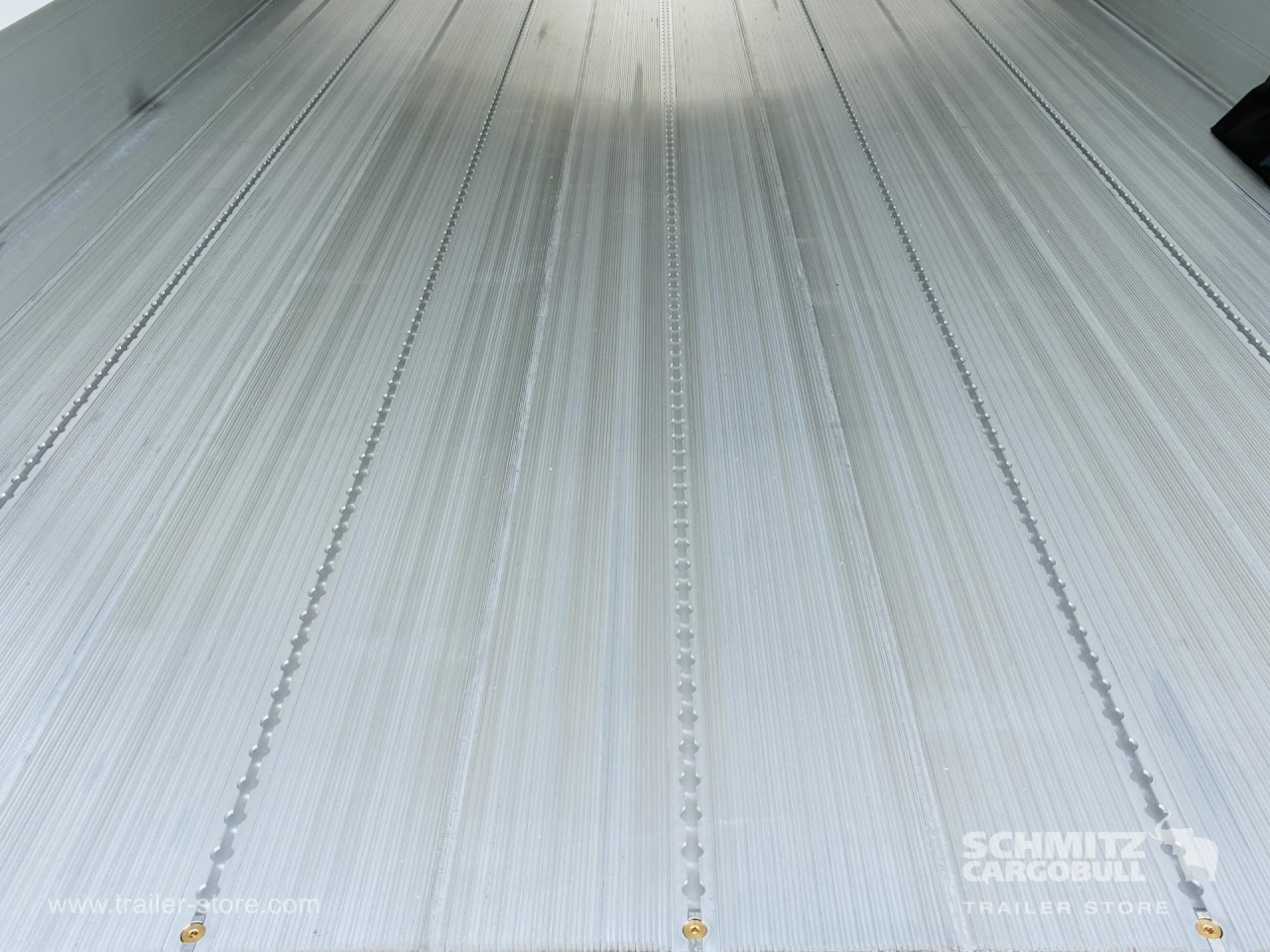 SCHMITZ Auflieger Tiefkühler Standard Taillift - Isotermiline poolhaagis: pilt 3 SCHMITZ Auflieger Tiefkühler Standard Taillift - Isotermiline poolhaagis: pilt 3