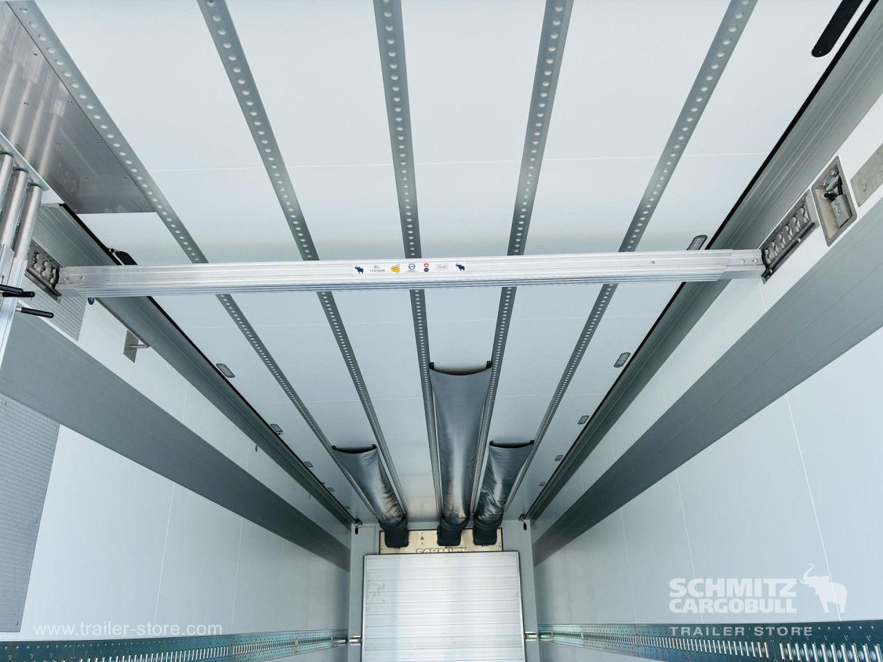 SCHMITZ Auflieger Tiefkühler Standard Taillift - Isotermiline poolhaagis: pilt 4 SCHMITZ Auflieger Tiefkühler Standard Taillift - Isotermiline poolhaagis: pilt 4