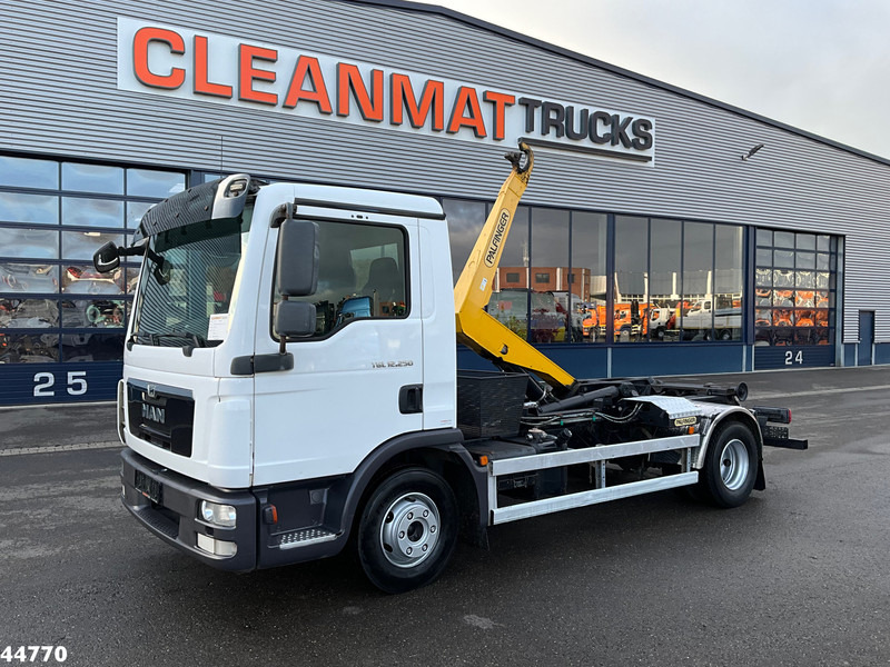 MAN TGL 12.250 Palfinger haakarmsysteem - Konkstõstukiga veoauto: pilt 1 MAN TGL 12.250 Palfinger haakarmsysteem - Konkstõstukiga veoauto: pilt 1