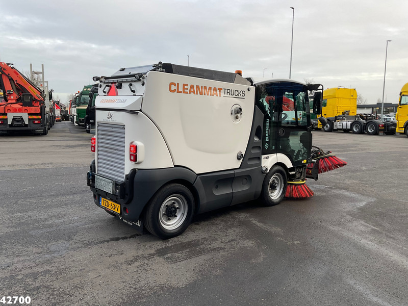 Mathieu MC 210 Azura Flex Euro 6 Stage 5 with 3-rd brush - Tänavapühkimismasin: pilt 4 Mathieu MC 210 Azura Flex Euro 6 Stage 5 with 3-rd brush - Tänavapühkimismasin: pilt 4