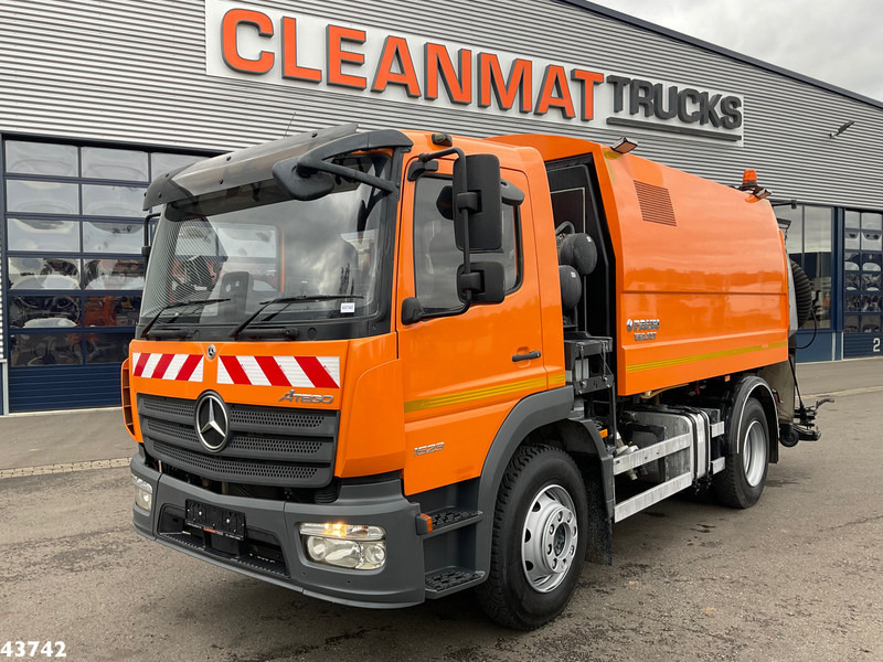 Mercedes-Benz ATEGO 1523 Faun VIAJET 6 R/HS Wegdekreiniger Just 14.776 km! - Tänavapühkimismasin: pilt 2 Mercedes-Benz ATEGO 1523 Faun VIAJET 6 R/HS Wegdekreiniger Just 14.776 km! - Tänavapühkimismasin: pilt 2
