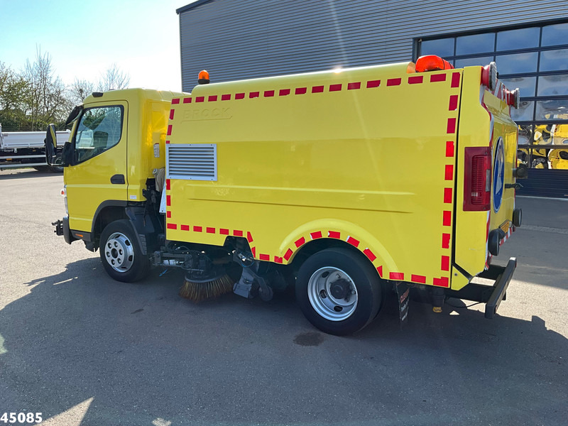 Mitsubishi Canter 7C15 Brock sweeper Just 94.095 km! - Tänavapühkimismasin: pilt 4 Mitsubishi Canter 7C15 Brock sweeper Just 94.095 km! - Tänavapühkimismasin: pilt 4