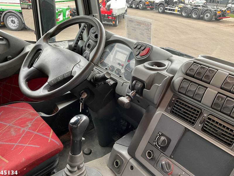 Interior photo 2: Iveco Stralis AD410T44 8x4 Palfinger 44 Tonmeter laadkraan + Fly-Jib Just 222.398 km! liising Iveco Stralis AD410T44 8x4 Palfinger 44 Tonmeter laadkraan + Fly-Jib Just 222.398 km!