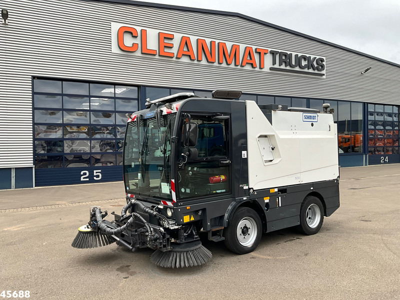 Schmidt Cleango Compact 500 Euro 6 with 3-rd brush Just 41.050 km! - Tänavapühkimismasin: pilt 3 Schmidt Cleango Compact 500 Euro 6 with 3-rd brush Just 41.050 km! - Tänavapühkimismasin: pilt 3