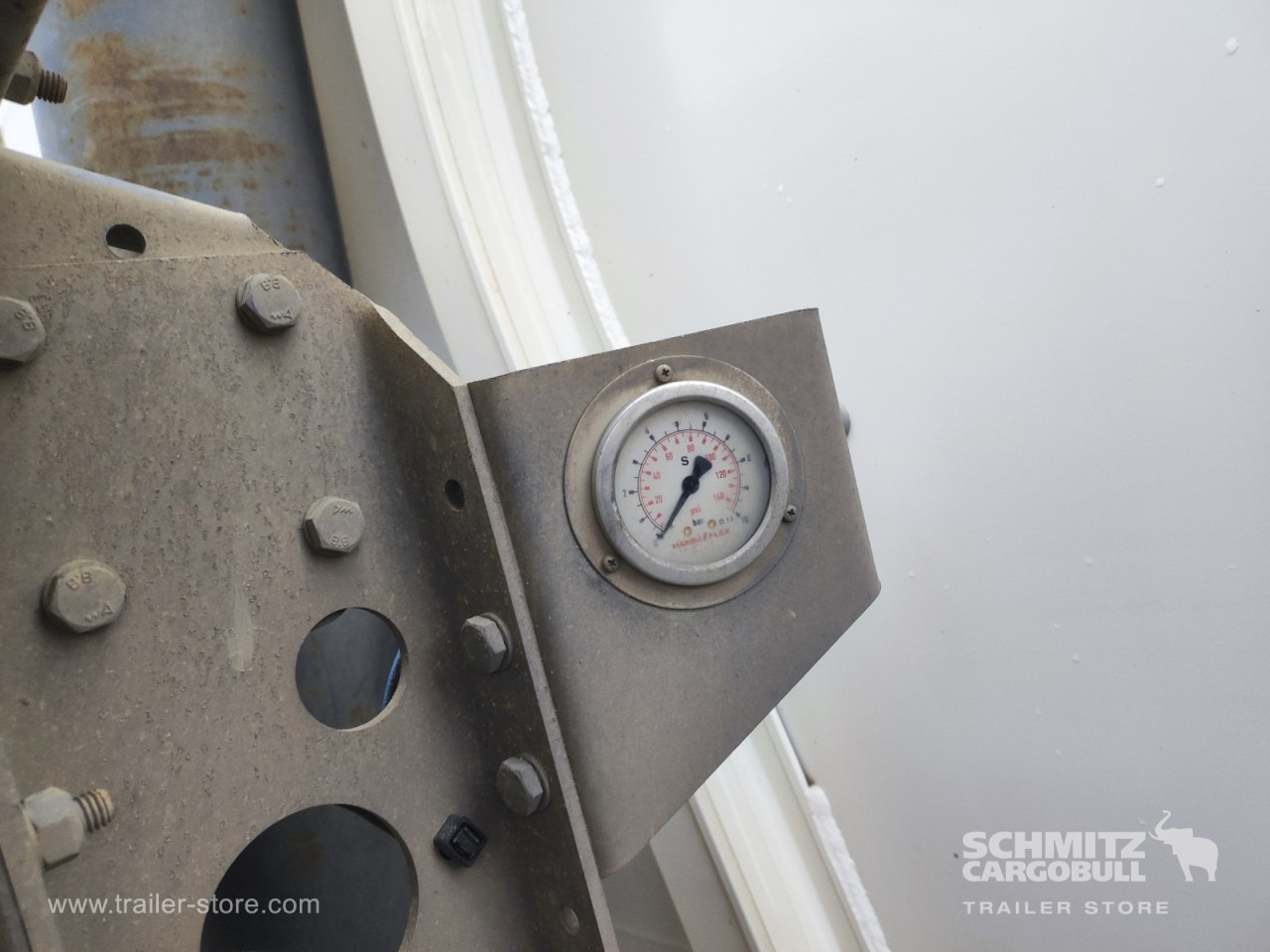 Kallur-poolhaagis SCHMITZ Auflieger Kipper Alukastenmulde 24m³: pilt 11 Kallur-poolhaagis SCHMITZ Auflieger Kipper Alukastenmulde 24m³: pilt 11