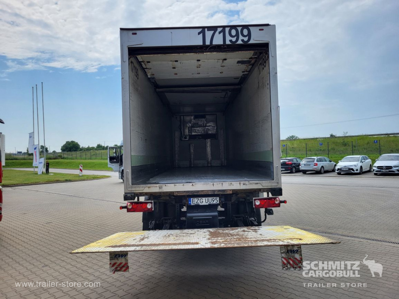 SCHMITZ Insulated/refrigerated box Taillift - Külmutiga poolhaagis: pilt 2 SCHMITZ Insulated/refrigerated box Taillift - Külmutiga poolhaagis: pilt 2