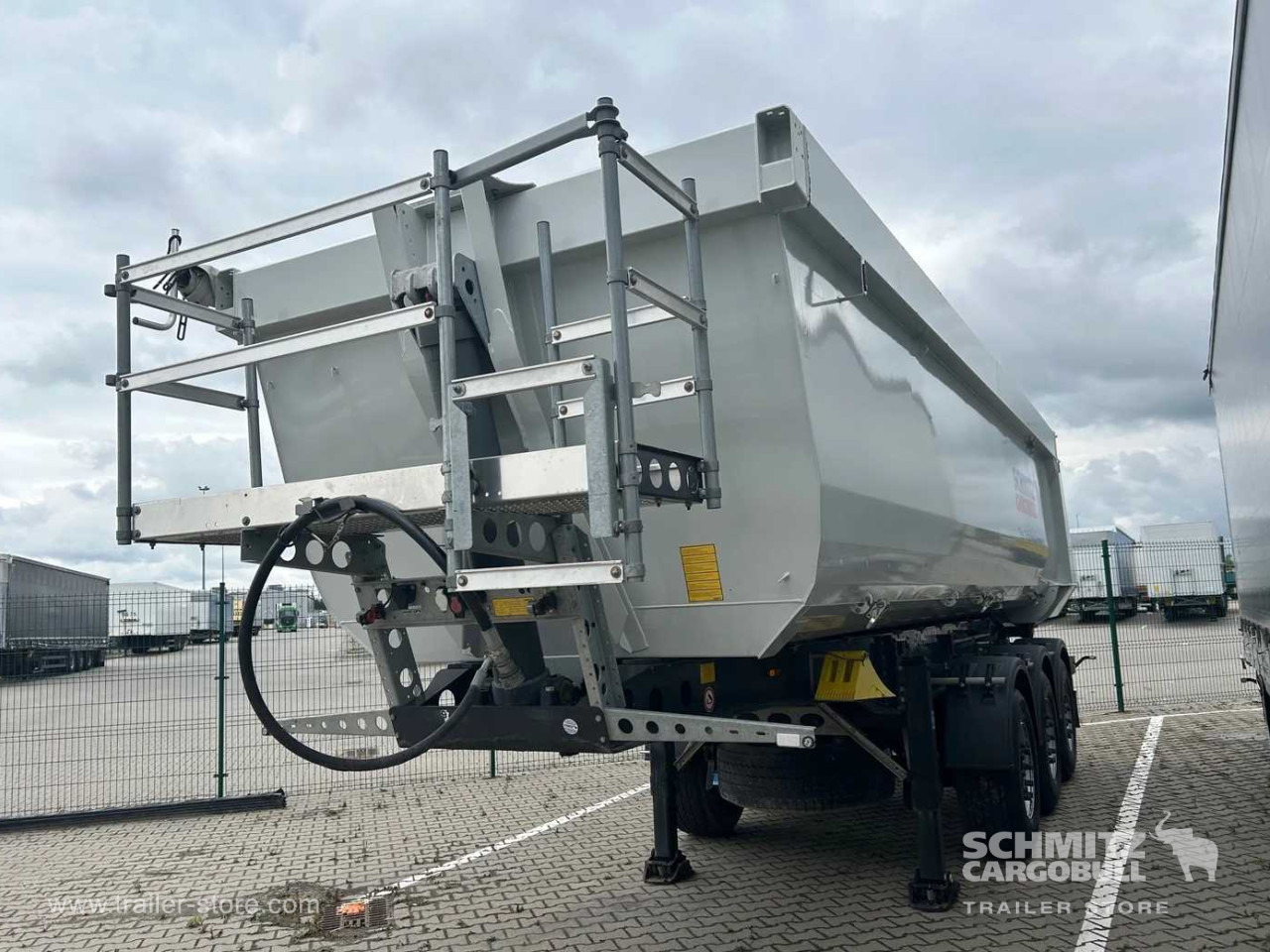 SCHMITZ Tipper steel-square sided body 28m³ - Kallur-poolhaagis: pilt 1 SCHMITZ Tipper steel-square sided body 28m³ - Kallur-poolhaagis: pilt 1