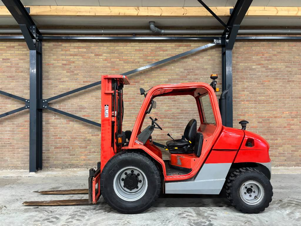 Manitou MH 25.4 T - Ebatasasel maastikul kohanduv kahveltõstuk: pilt 1 Manitou MH 25.4 T - Ebatasasel maastikul kohanduv kahveltõstuk: pilt 1