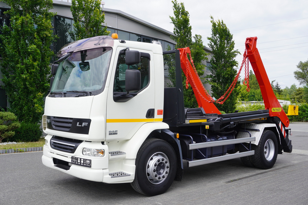DAF LF 55.220 Skip loader GUIMA PALFINGER M14T - Nöörtõstukiga veoauto: pilt 1 DAF LF 55.220 Skip loader GUIMA PALFINGER M14T - Nöörtõstukiga veoauto: pilt 1