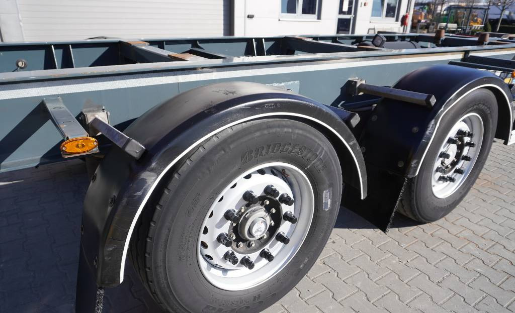 Fruehauf Trailer BDF (NEW) 6,000 km !!! - Konteinerveduk/ Tõstuk järelhaagis: pilt 2 Fruehauf Trailer BDF (NEW) 6,000 km !!! - Konteinerveduk/ Tõstuk järelhaagis: pilt 2